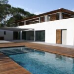 piscine avec plage en teck BC Constructions Villas