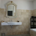 salle de bain en travertin