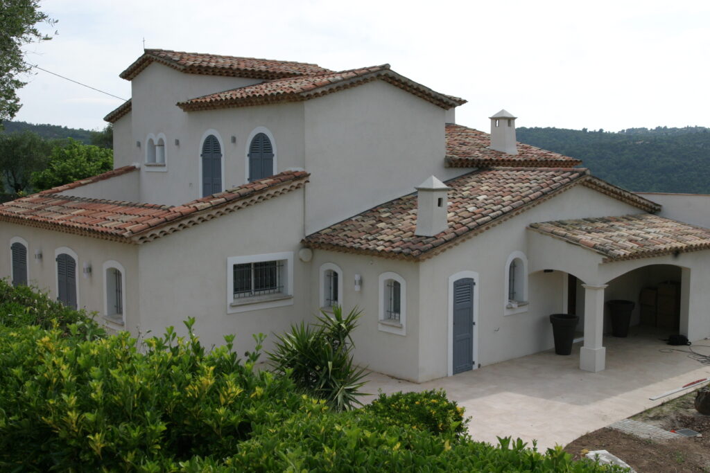 Rénovation et extension de villa à Mougins réalisée par Bousiges Créations