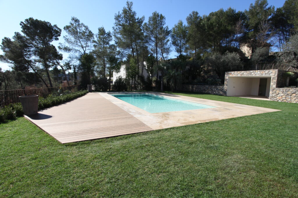 Construction de piscine à Mougins réalisée par Bousiges Créations