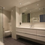 salle de bain laqué blanche