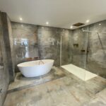 Salle de bain carreaux grand format Mougins